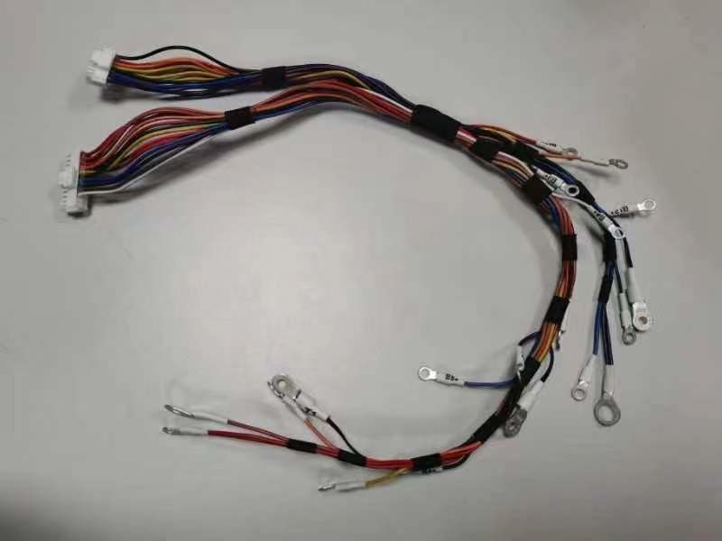 白黒 UL認証されたカスタムワイヤーハーネス 22AWG温度範囲 -20oC-85oC 300V